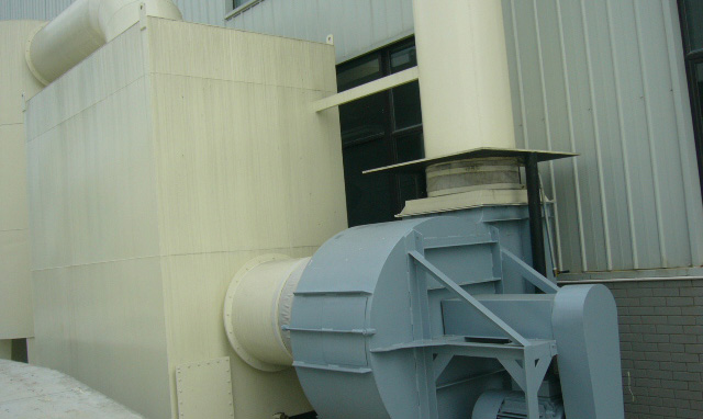 Spray painting exhaust gas treatment